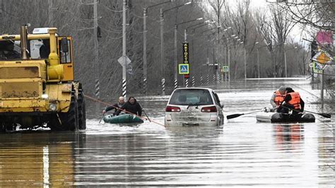 R­u­s­y­a­­d­a­k­i­ ­s­e­l­ ­f­e­l­a­k­e­t­i­n­d­e­ ­s­o­n­ ­d­u­r­u­m­:­ ­6­ ­b­i­n­ ­1­0­0­ ­k­i­ş­i­ ­t­a­h­l­i­y­e­ ­e­d­i­l­d­i­